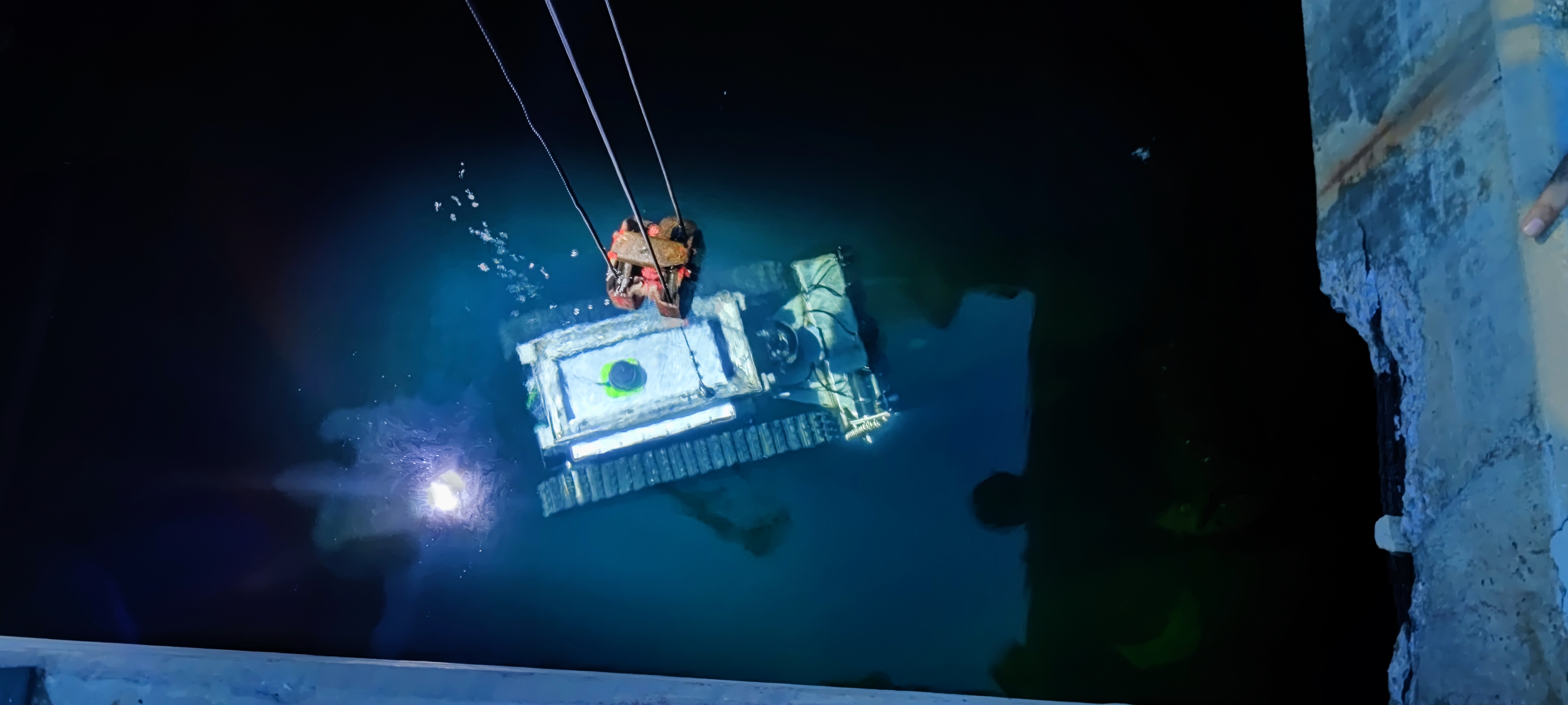 ROV underwater